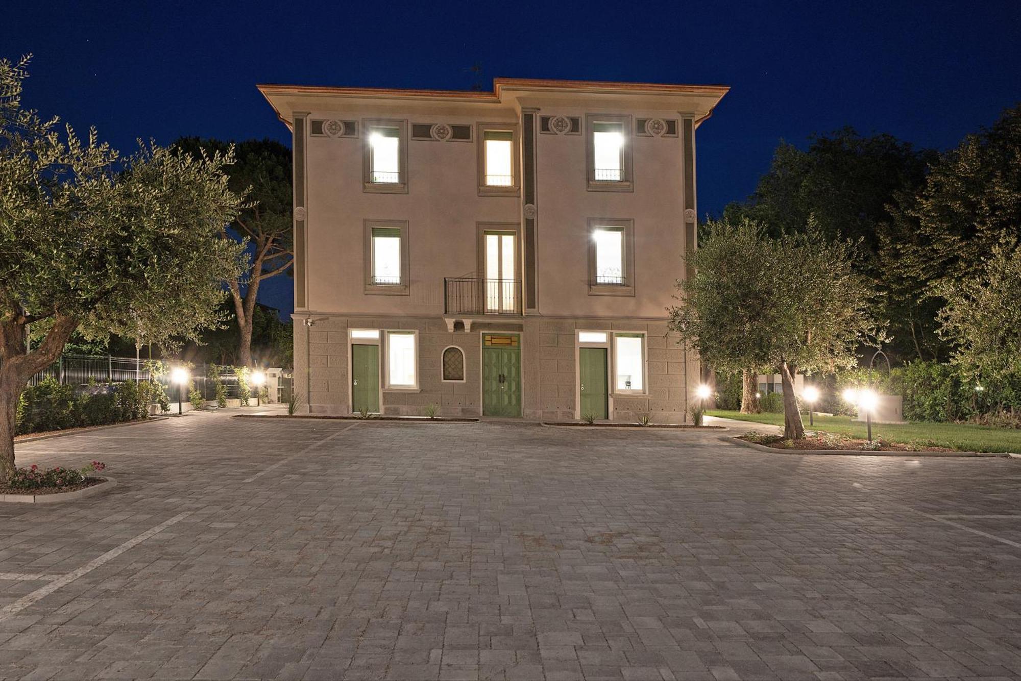Villa Caterina Apartments By Wonderful Italy Desenzano del Garda Exteriör bild