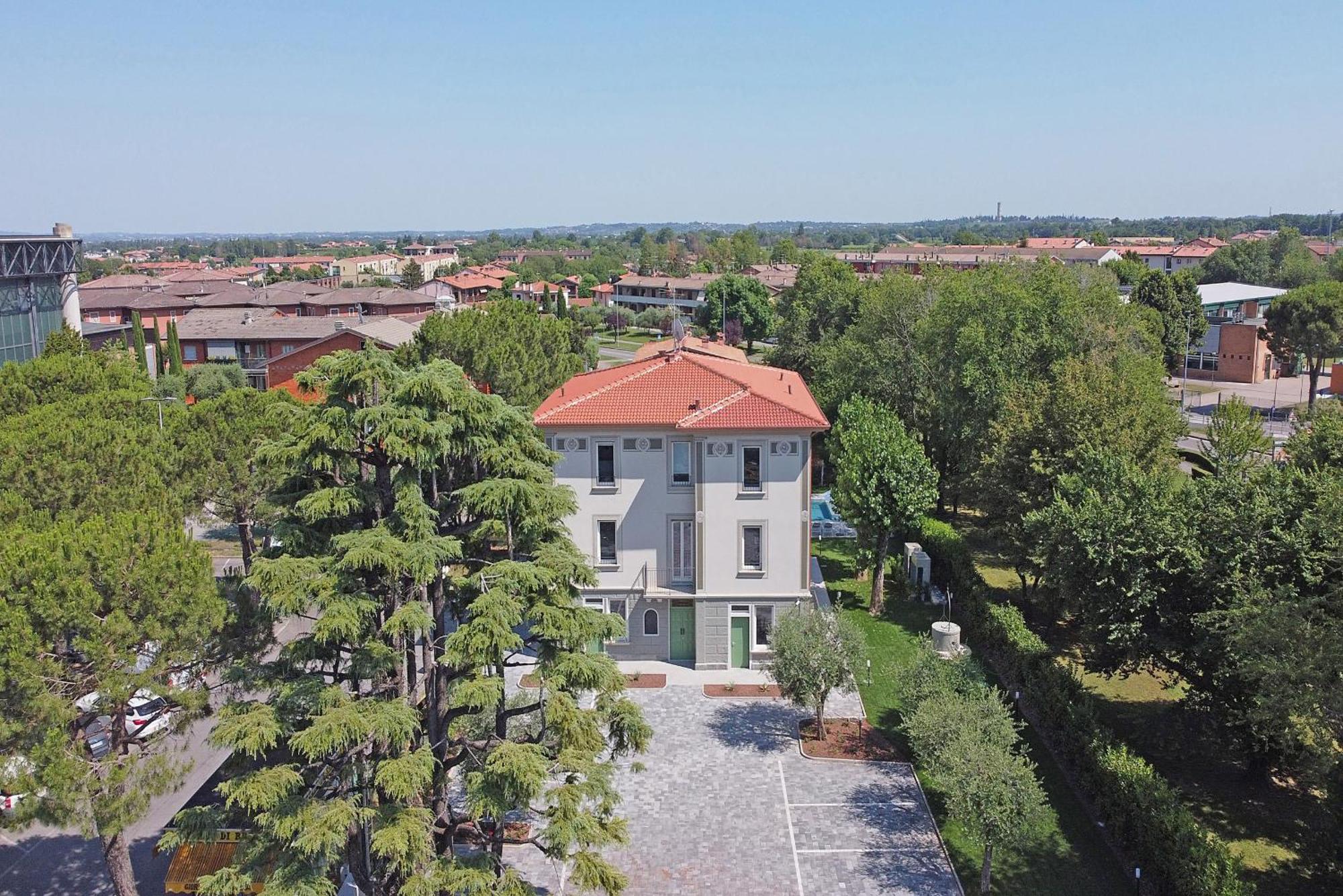 Villa Caterina Apartments By Wonderful Italy Desenzano del Garda Exteriör bild