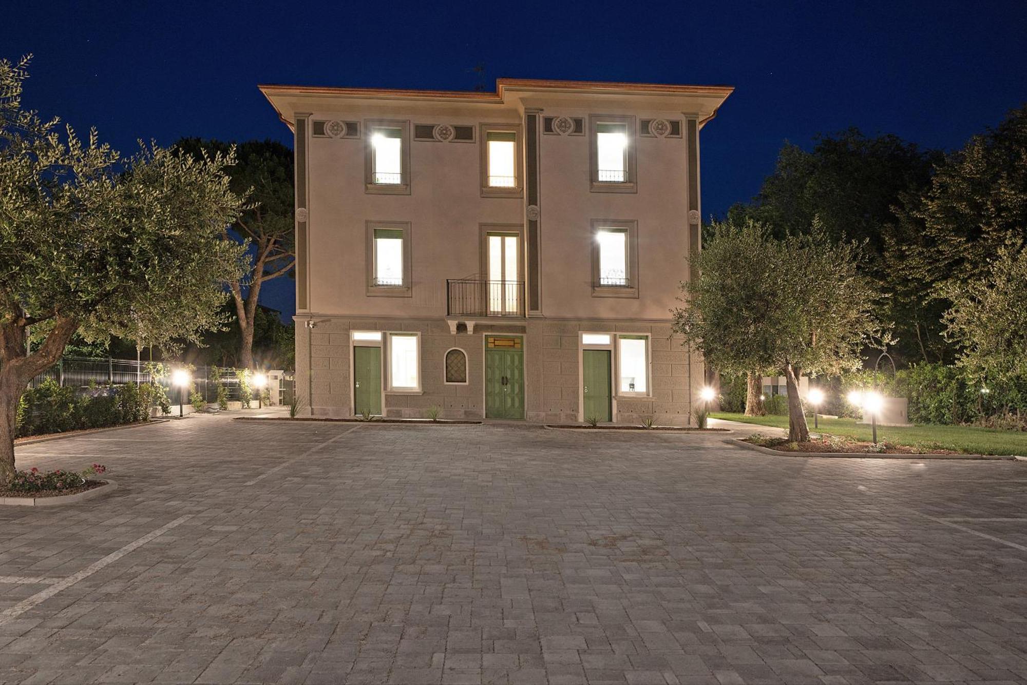 Villa Caterina Apartments By Wonderful Italy Desenzano del Garda Exteriör bild
